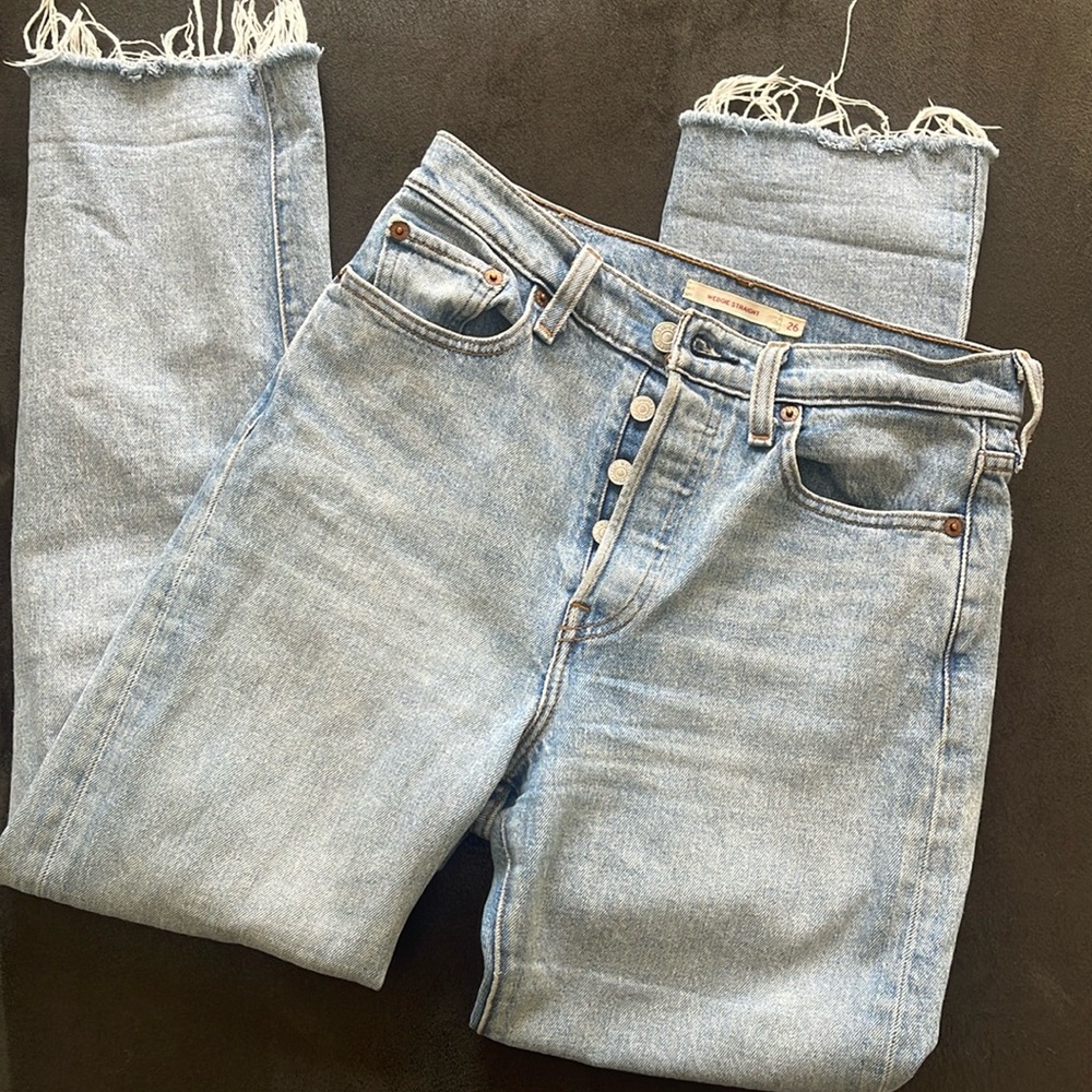 Levi women’s wedgie straight jeans size 26